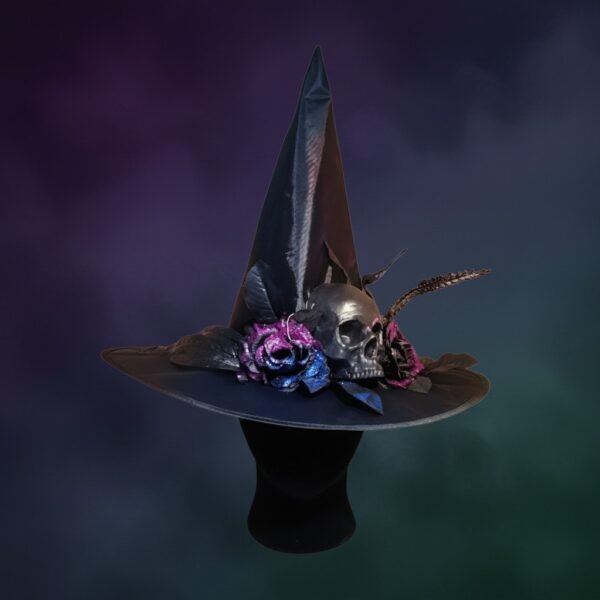 HA26 SOMBRERO BRUJA NEGRO CON PLUMA-FLOR GLITER-CALAVERA